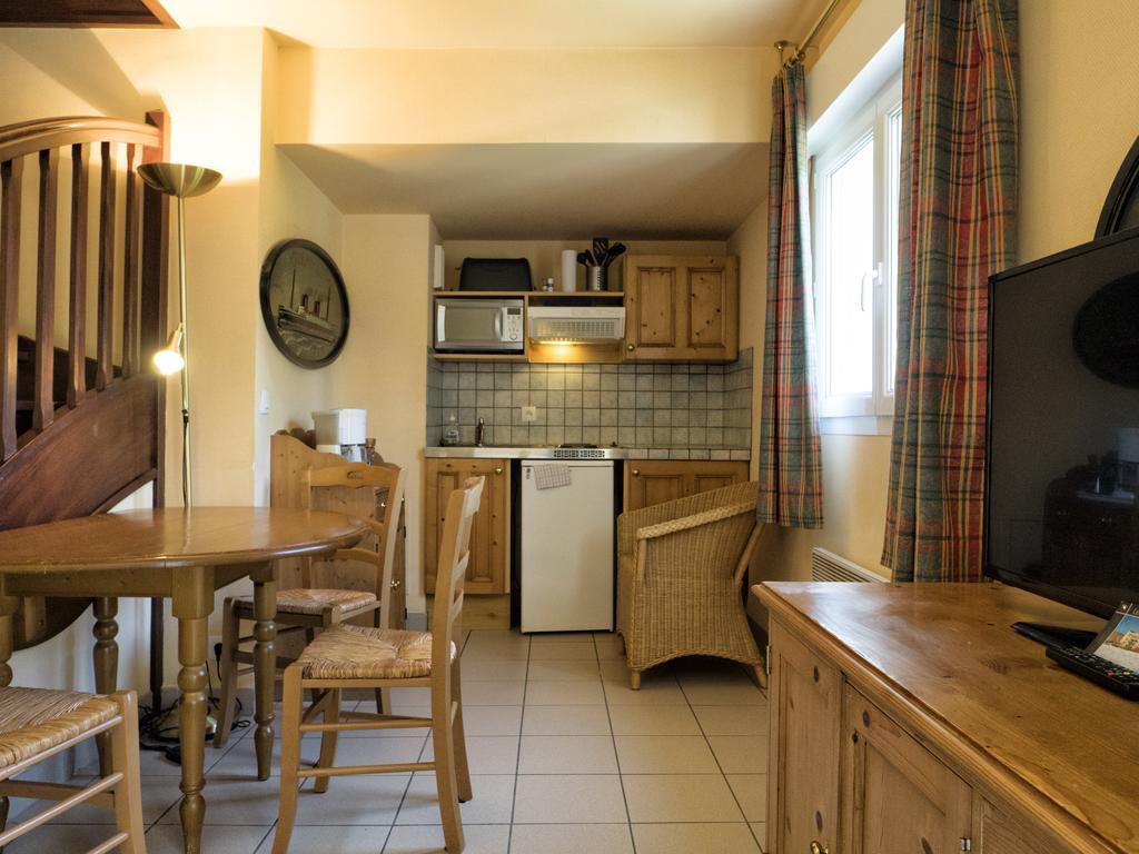 Residence Hotel Les Ducs De Chevreuse Avec Hebergement, Repas & Pdj, Seminaire, Bureau & Parking Zewnętrze zdjęcie
